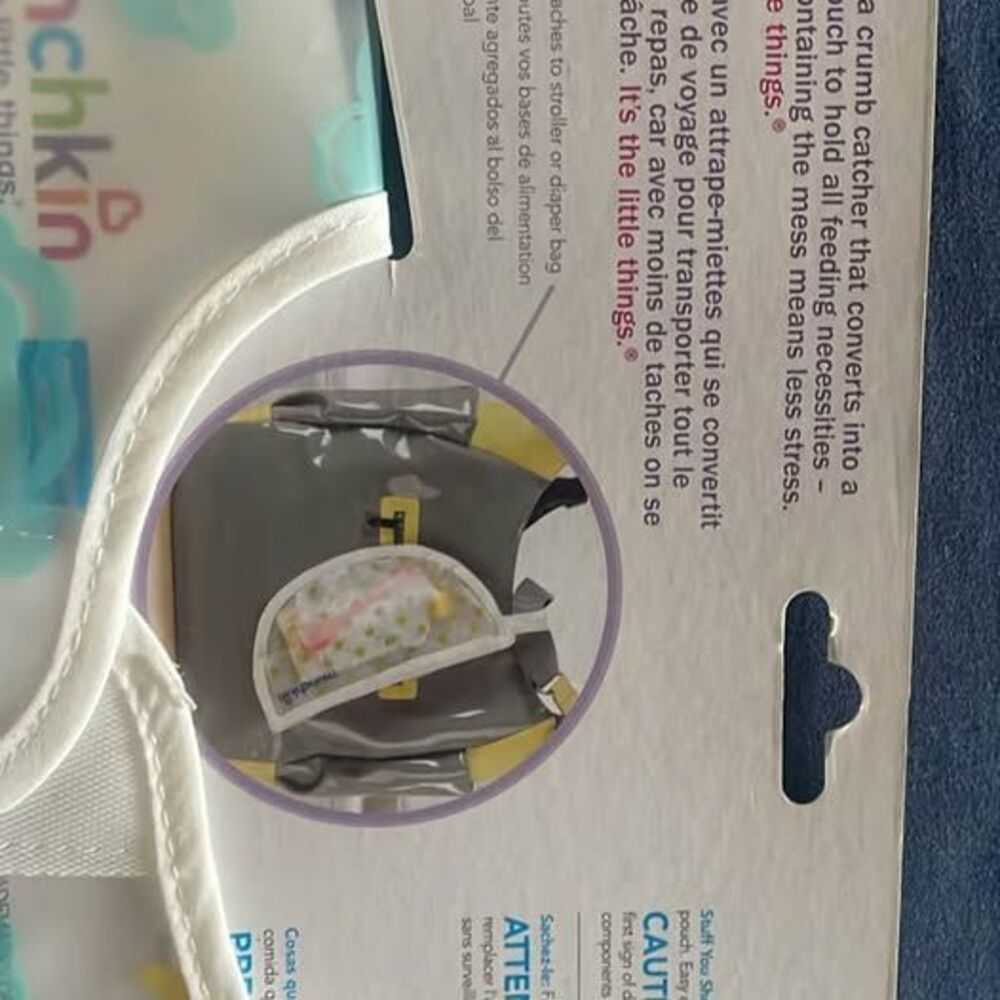 Munchkin To-Go Bib - Picture 3 of 5